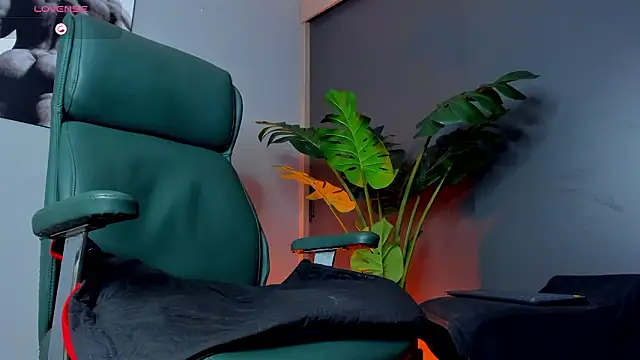 noah_crux: онлайн-секс-чат