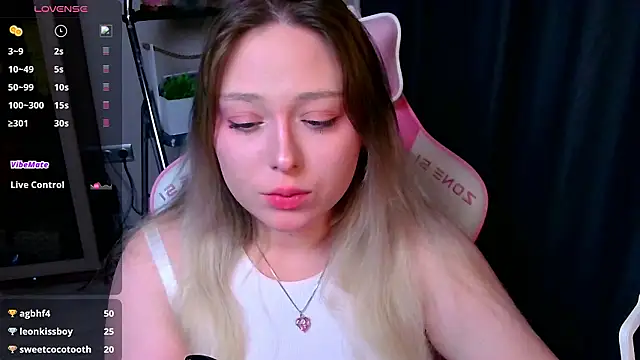 Emiliaaah Live XXX Chat