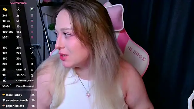 Emiliaaah Chat XXX in diretta