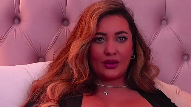 YaaraCollins Chat XXX in diretta