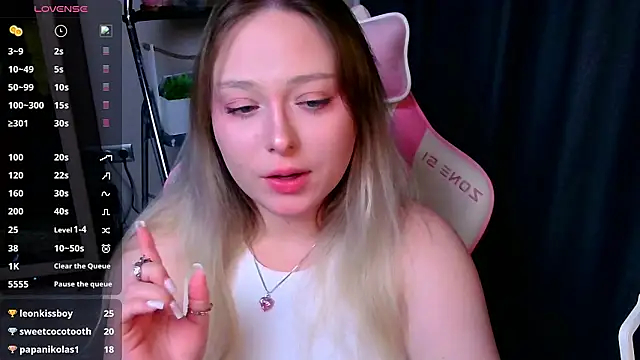 Emiliaaah Chat XXX in diretta