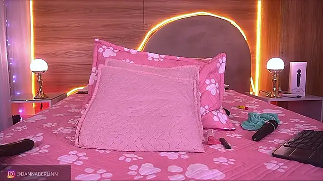 Chat +18 de danna_berlin_ ao vivo