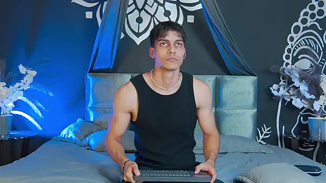 AlessioVitale's Live XXX Chat