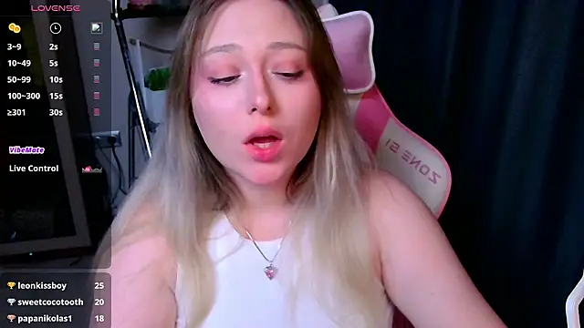 Emiliaaah's Live XXX Chat