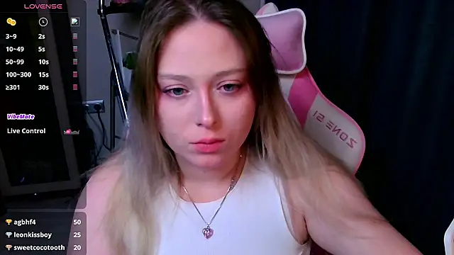 Emiliaaah Adlı Modelin Canlı XXX Sohbeti