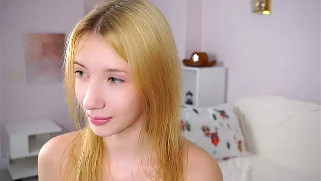 SunnivaCovil Chat XXX live