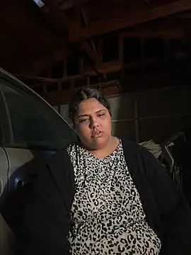 1n0nlythroat Chat XXX live