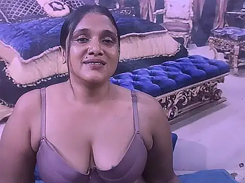 IndianSexyLady20 Adlı Modelin Canlı XXX Sohbeti