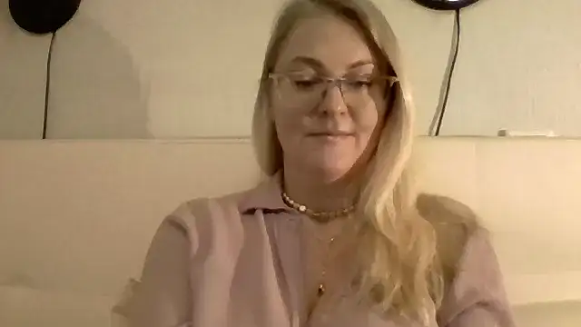 Emilia99 – Kamerová šou