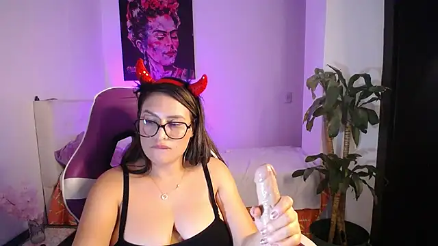 esmeraldaa230's Live XXX Chat