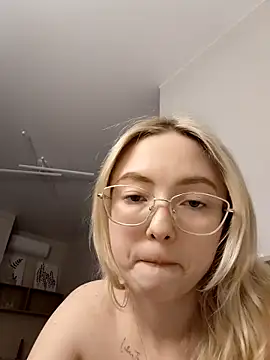 caressyourself Adlı Modelin Canlı XXX Sohbeti