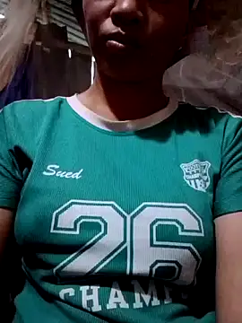 donna-bae: διαδικτυακό σόου στην κάμερα