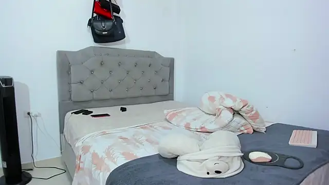 Doll_Andrea Pertunjukan Webcam