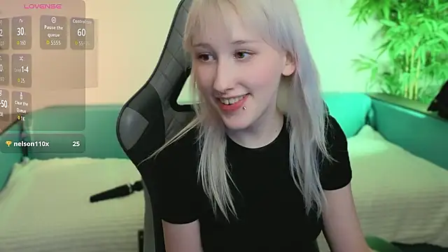 evlica: διαδικτυακό σόου στην κάμερα