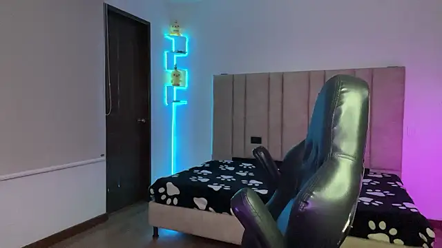 CHRIS_MORGAN1 Adlı Modelin Canlı XXX Sohbeti