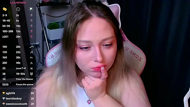 Emiliaaah – Naživo XXX chat