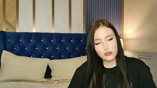 EmmaLawrens Adlı Modelin Canlı XXX Sohbeti