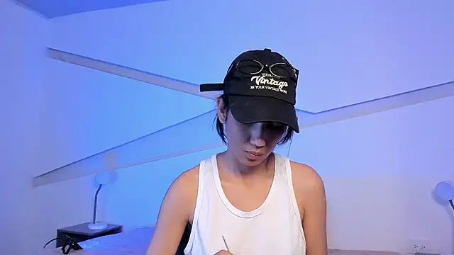 hot_little_bunny Adlı Modelin Canlı XXX Sohbeti