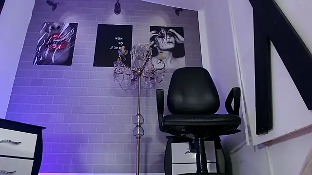 aleesha_cameron02 Adlı Modelin Canlı XXX Sohbeti