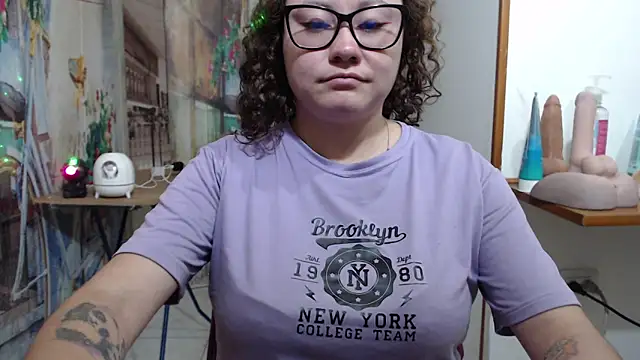 curly_greeneyedn Live XXX chat