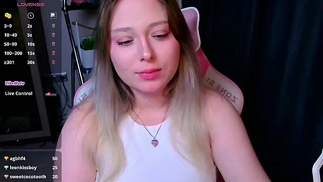 Онлайн чат XXX Emiliaaah