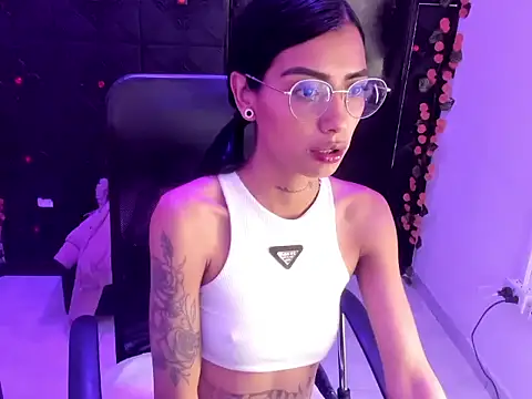 Chatroom XXX en direct de KarlaSlutSkinny__