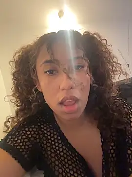 lauraltt: διαδικτυακό σόου στην κάμερα