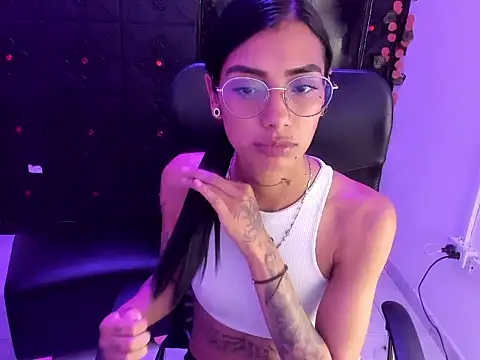 KarlaSlutSkinny__ – Live XXX-chat