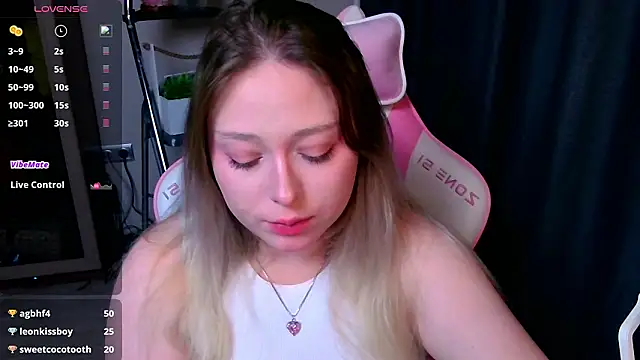 Emiliaaah: απευθείας συνομιλία ΧΧΧ