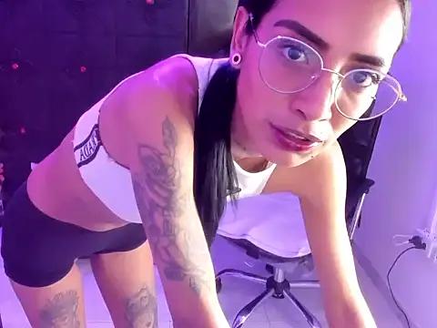 KarlaSlutSkinny__ Adlı Modelin Canlı XXX Sohbeti