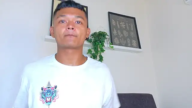 Pokazy przed kamerką – AndrewKenoxx_