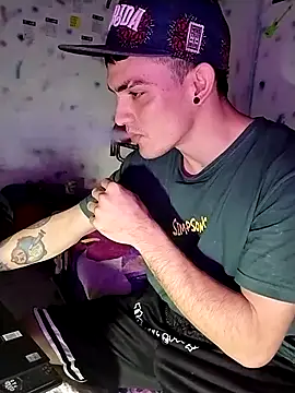 Pertunjukan Kamera Web themaykiin18