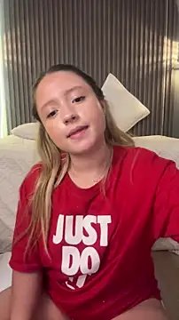 MiaPetit_'s Live XXX Chat