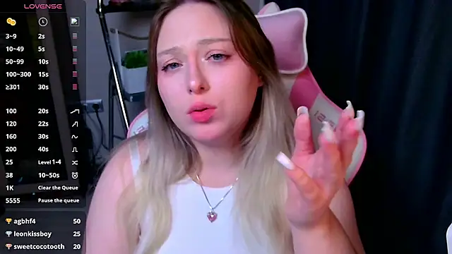 Emiliaaah live XXX chat