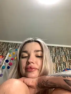 Sextazy Adlı Modelin Canlı XXX Sohbeti