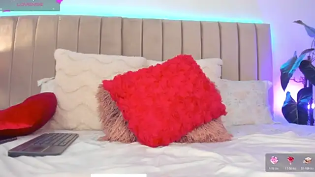 Victoria_romanox live XXX chat