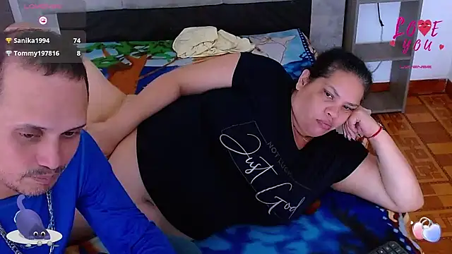 Candy_and_Jh0n Adlı Modelin Canlı XXX Sohbeti