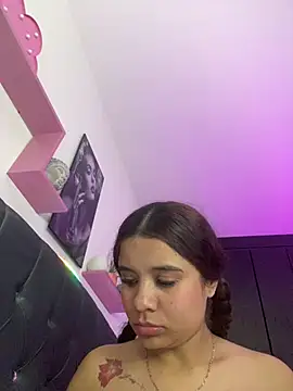 Show modela KATYA_EF na web-kameri