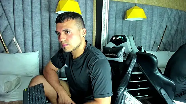 AronGarciaのライブXXXチャット