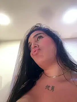 Bella__Wood élő XXX-chatje