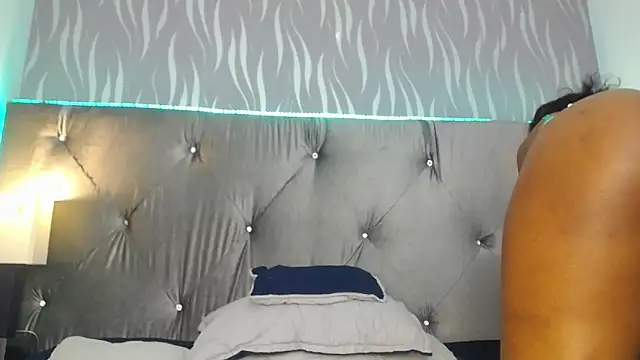 TINNATAYLORのライブXXXチャット