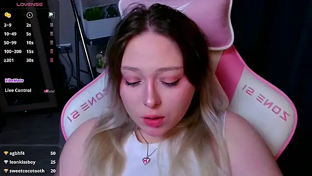 Chat +18 de Emiliaaah ao vivo