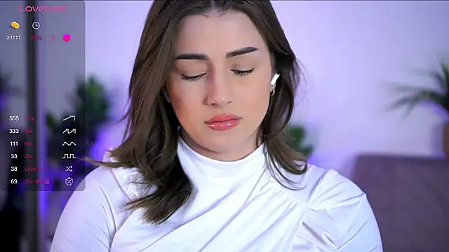 BabbyAisha Adlı Modelin Canlı XXX Sohbeti