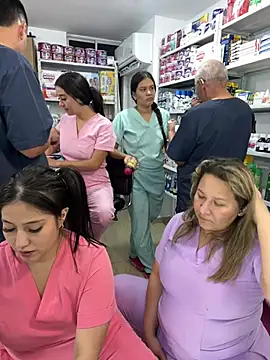 kandalove: διαδικτυακό σόου στην κάμερα