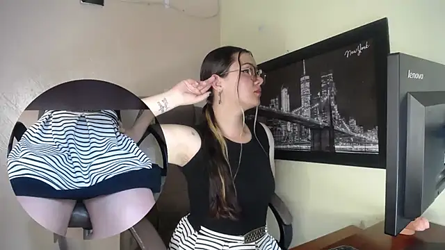 Chat +18 de Alaiia___ ao vivo