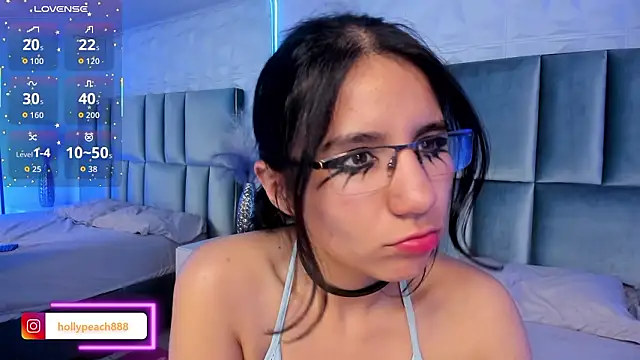 HollyPeach's Live XXX Chat