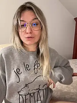 Chat +18 de carlaaa ao vivo