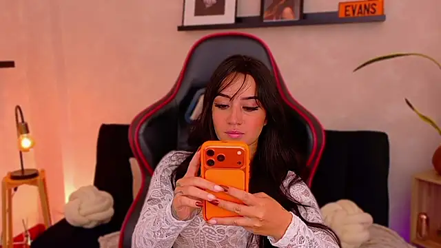 Chat XXX en directo de EmmyEvans1