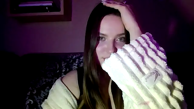 BratzDollVibes élő XXX-chatje