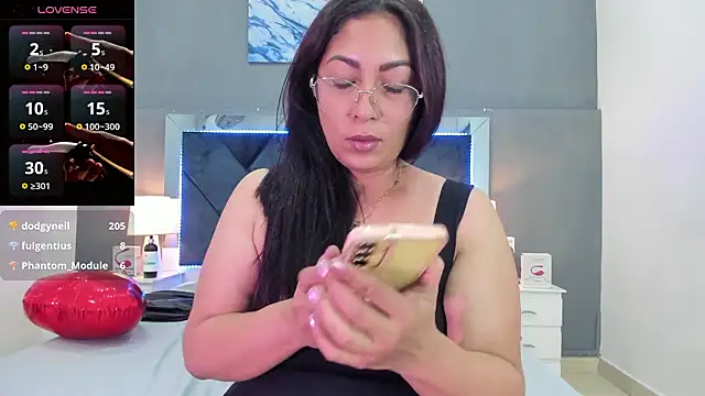 Lauralove_69 élő XXX-chatje